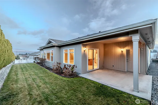 a view of a backyard with garden