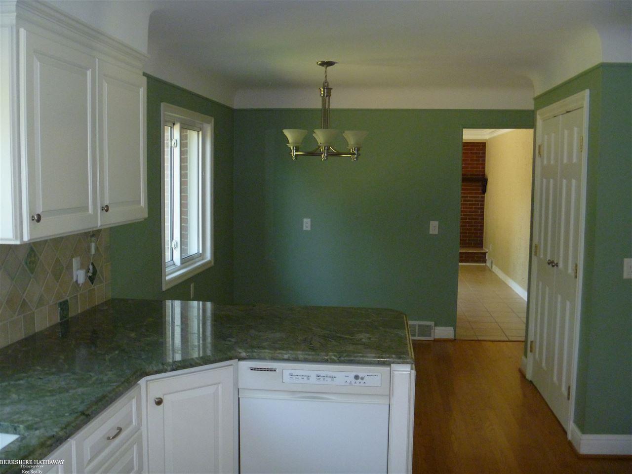 898 Canterbury Road Grosse Pointe Woods, MI 48236 - Photo 5 of 19