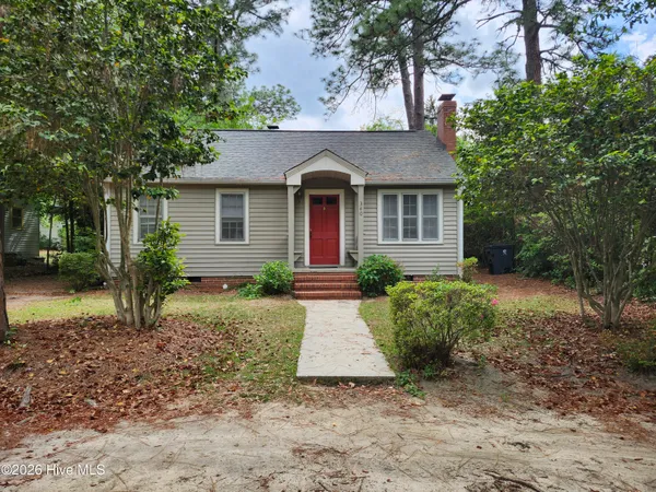 $1,700 | 340 East Delaware Avenue, Southern Pines, NC 28387