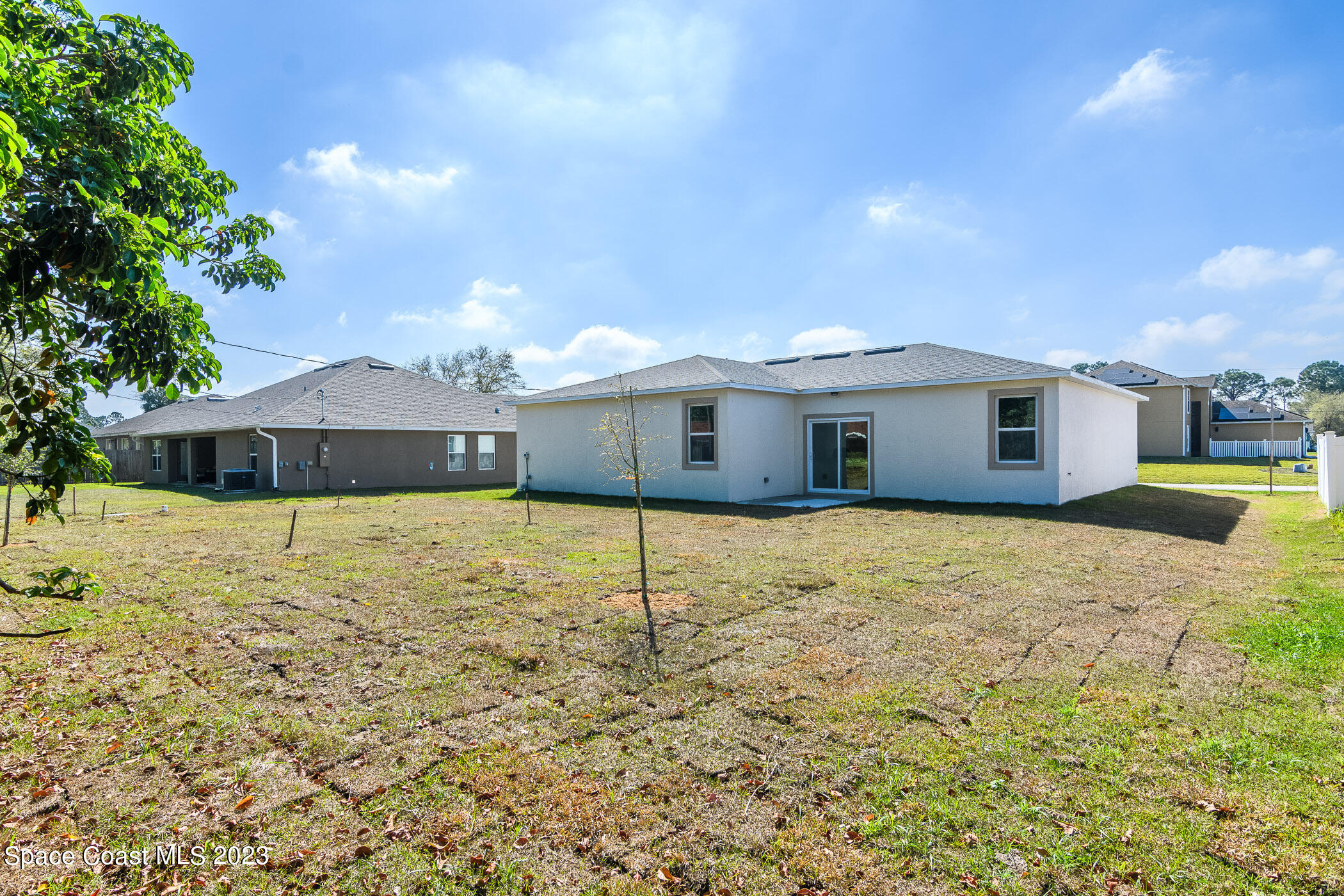 201 San Remo Road Southwest Palm Bay, FL 32908 - Photo 2 of 13 a backyard of a house