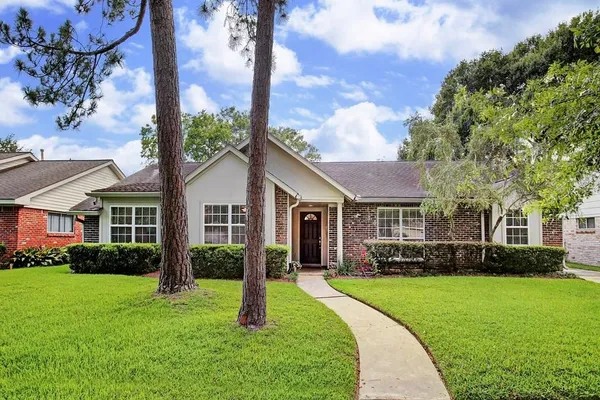 $2,950 | 10306 Bob White Drive, Houston, TX 77096