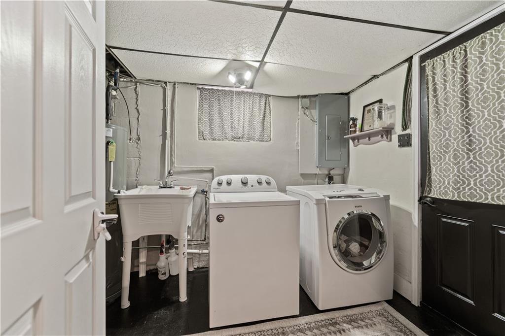 315 Vanadium Road Pittsburgh, PA 15243 - Photo 26 of 39 a utility room with dryer and washer