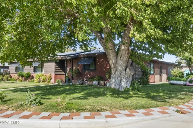 a view of a trees in front of a white house