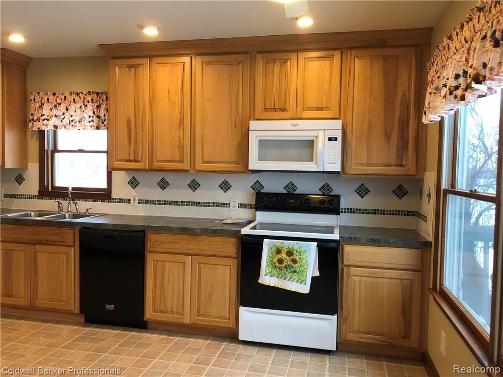 2115 Parmenter Road Corunna, MI 48817 - Photo 6 of 20 IMG_1350.JPG