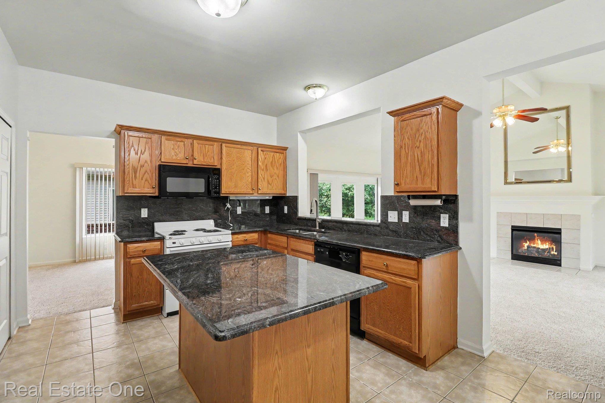 2106 Cattail Circle Rochester, MI 48309 - Photo 13 of 33 013_file_4801.jpg