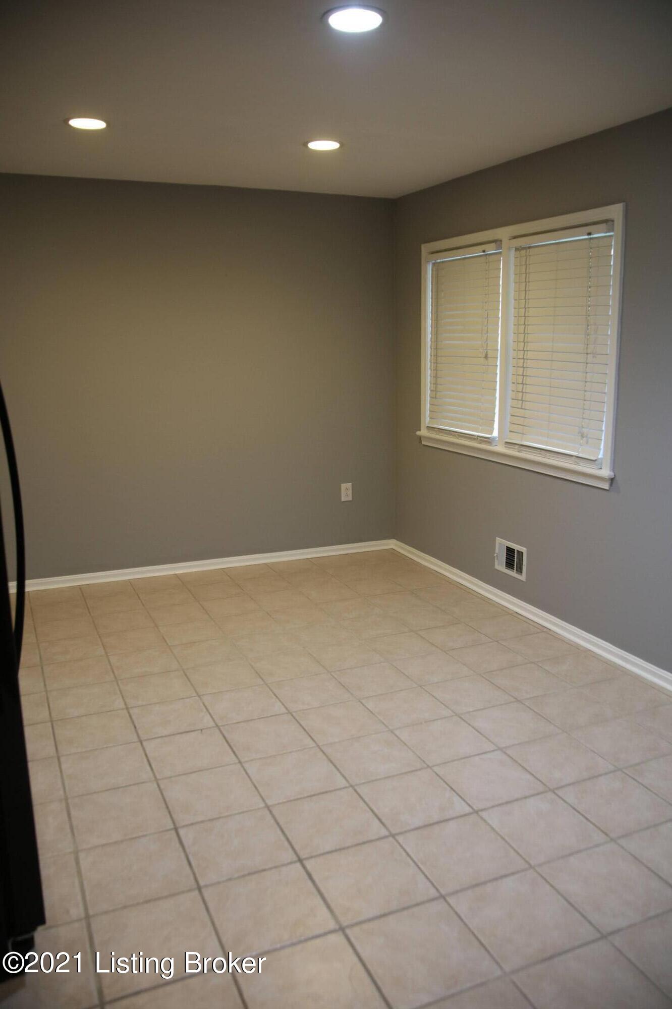 1552 Knight Road Louisville, KY 40216 - Photo 13 of 41 201A9179