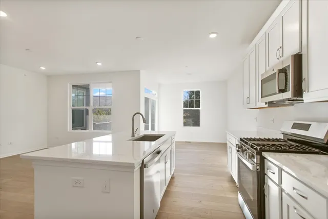 $479,990 | 38 Tournament Drive South, Hawthorn Woods, IL 60047