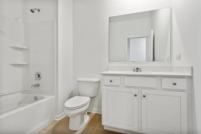 $479,990 | 38 Tournament Drive South, Hawthorn Woods, IL 60047