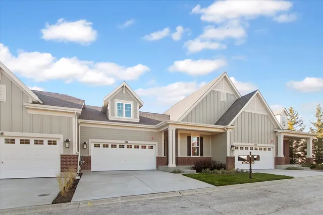 $479,990 | 38 Tournament Drive South, Hawthorn Woods, IL 60047