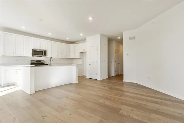 $479,990 | 38 Tournament Drive South, Hawthorn Woods, IL 60047