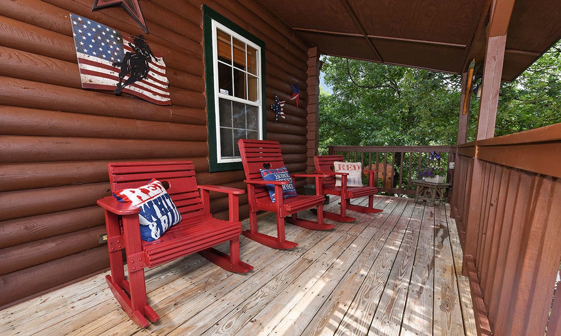 1555 Trappers Ridge Sevierville, TN 37862 - Photo 16 of 38 pigeon-forge-cabin-serendipity-deck-4