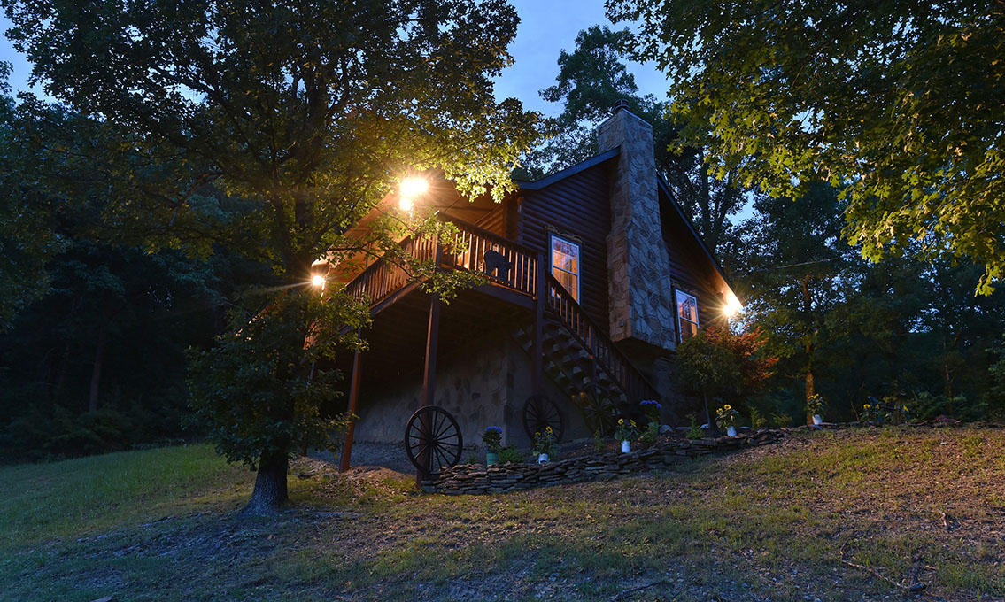 1555 Trappers Ridge Sevierville, TN 37862 - Photo 3 of 38 pigeon-forge-cabin-serendipity-exterior-