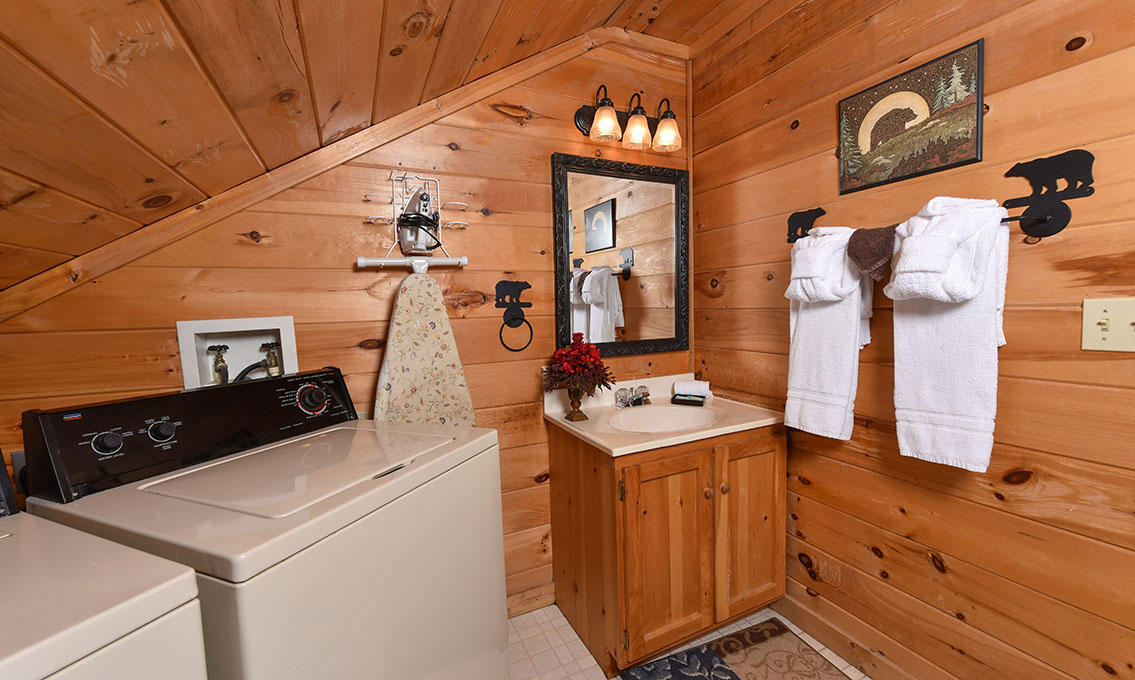 1555 Trappers Ridge Sevierville, TN 37862 - Photo 34 of 38 pigeon-forge-cabin-serendipity-bathroom-