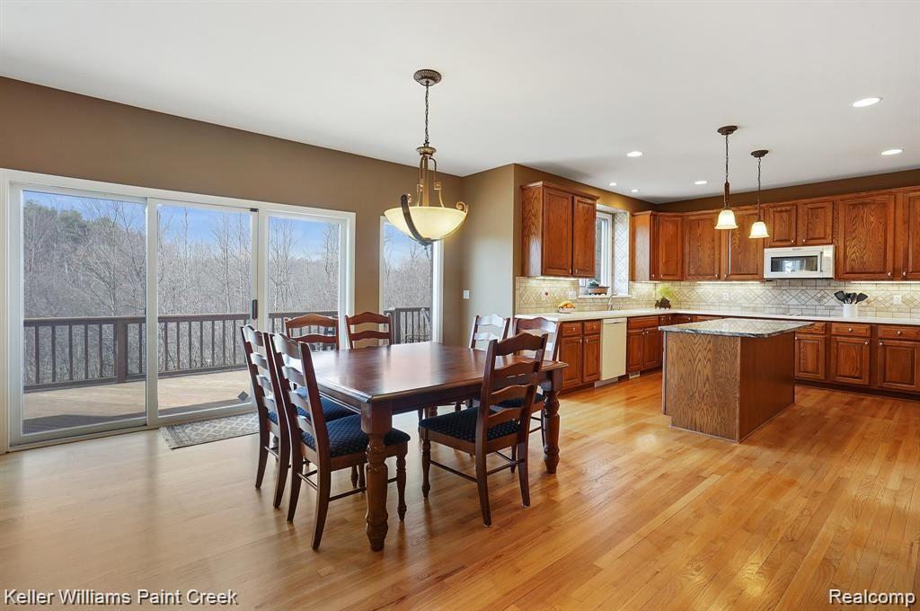 3599 Vineyard Springs Court Rochester, MI 48306 - Photo 35 of 62 Expansive Kitchen & Breakfast Nook with sliding door to Deck overlooking Pool & Spa