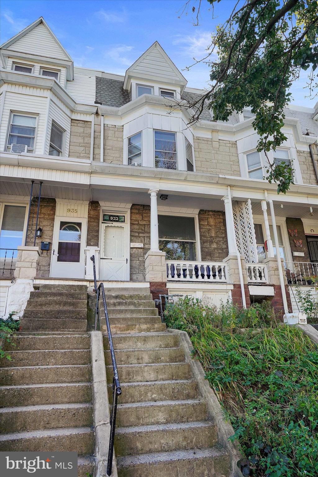 933 North 12th Street Reading, PA 19604 - Photo 4 of 26 a front view of a residential apartment building