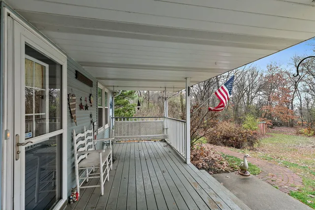 a view of entryway with a wooden deck