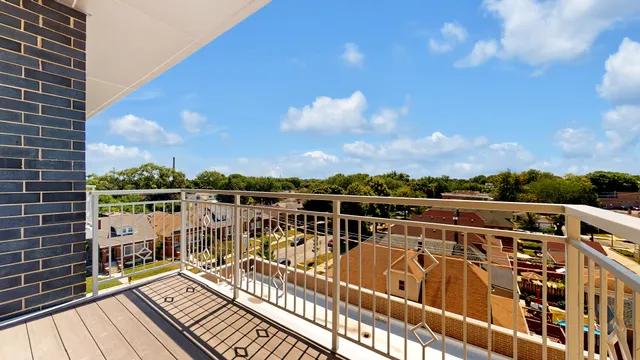 $2,000 | 4758 North Laramie Avenue, Unit 401, Chicago, IL 60630