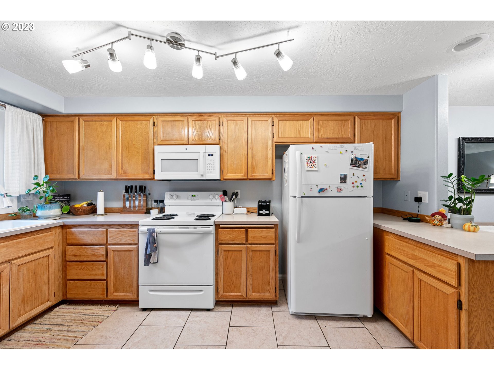 1614 Fetters Loop Eugene, OR 97402 - Photo 11 of 35 Gallery Image 11