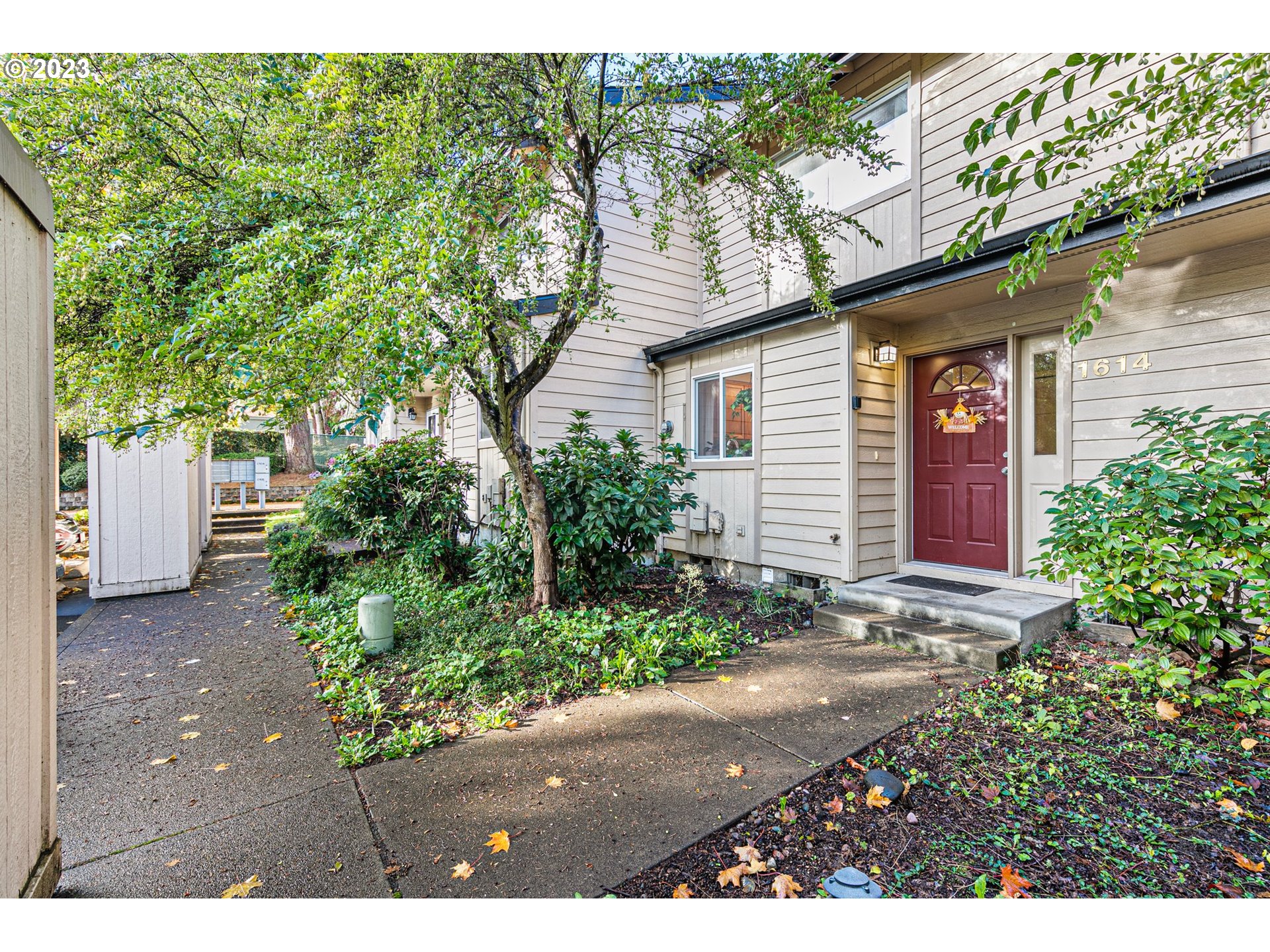 1614 Fetters Loop Eugene, OR 97402 - Photo 2 of 35 Gallery Image 2