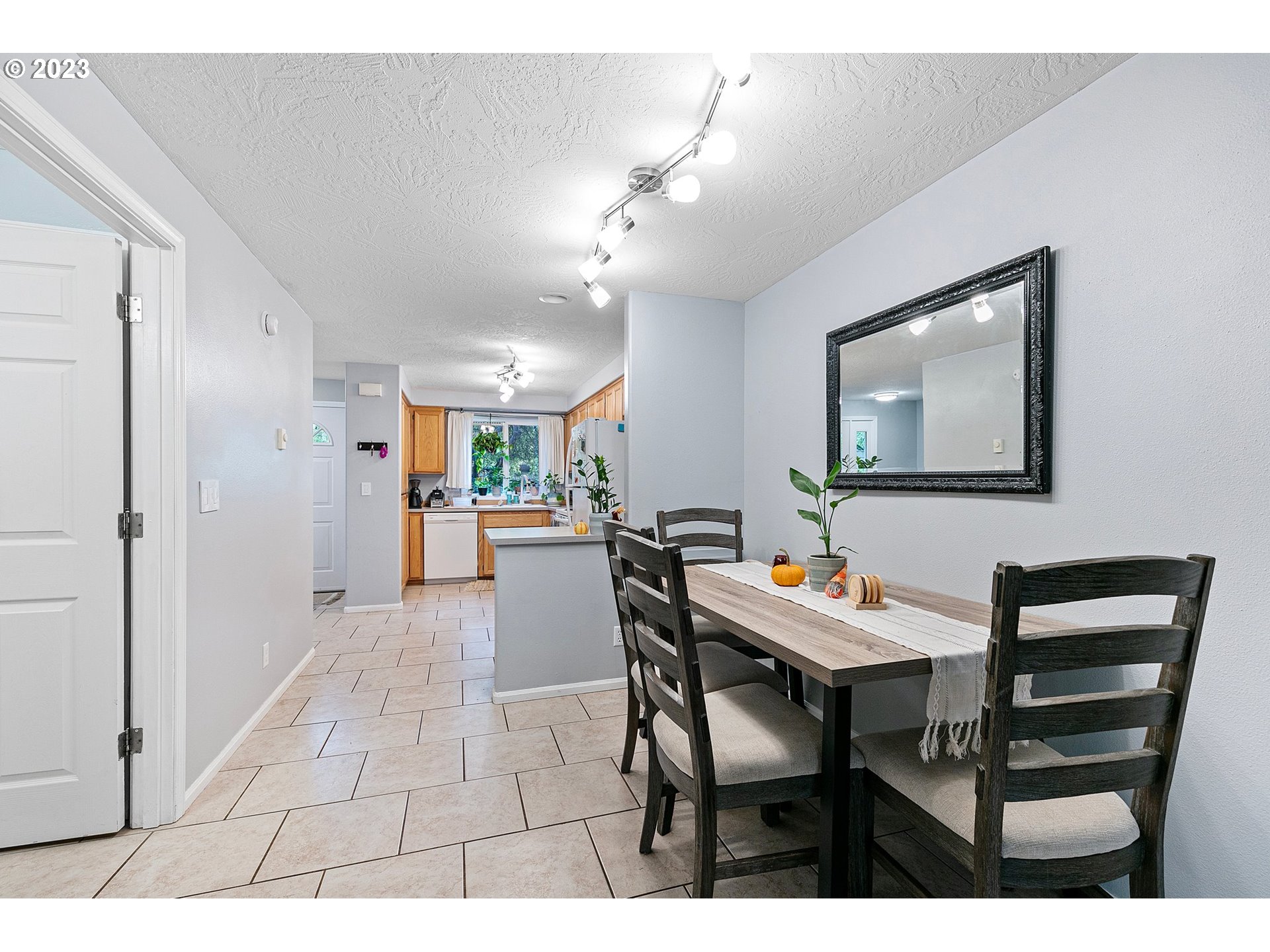 1614 Fetters Loop Eugene, OR 97402 - Photo 7 of 35 Gallery Image 7