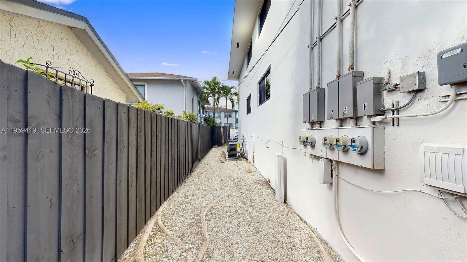 329 Southwest 9th Avenue Miami, FL 33130 - Photo 20 of 97