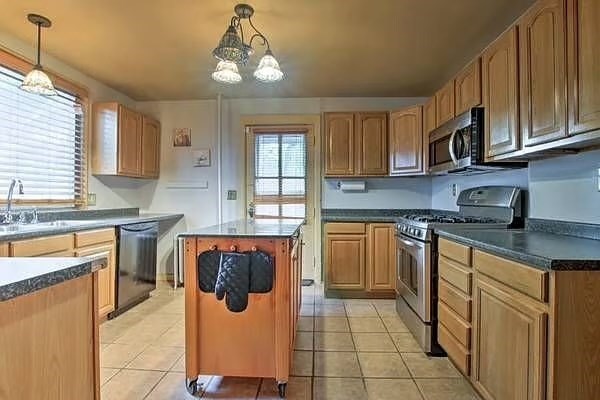 127-129 Thompson Street Springfield, MA 01109 - Photo 6 of 39