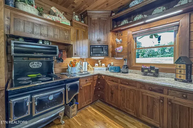 $1,399,000 | 1689 Highway 25W, New Market, TN 37820