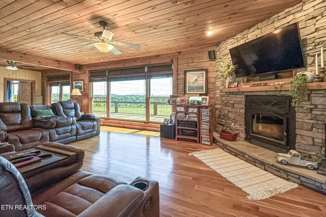$1,399,000 | 1689 Highway 25W, New Market, TN 37820