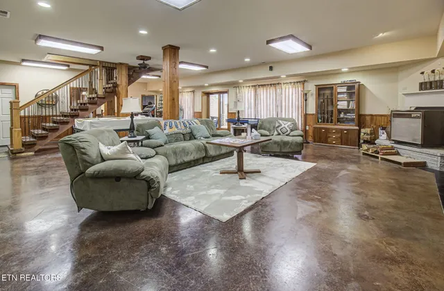 $1,399,000 | 1689 Highway 25W, New Market, TN 37820