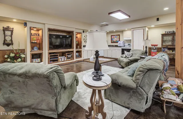 $1,399,000 | 1689 Highway 25W, New Market, TN 37820