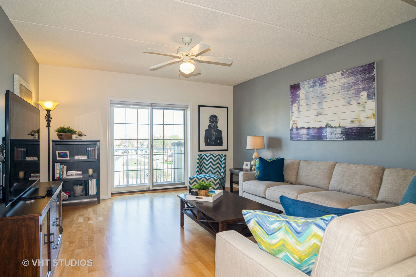 701 West Rand Road, Unit 423 Arlington Heights, IL 60004 - Photo 2 of 15 a living room with furniture and a flat screen tv