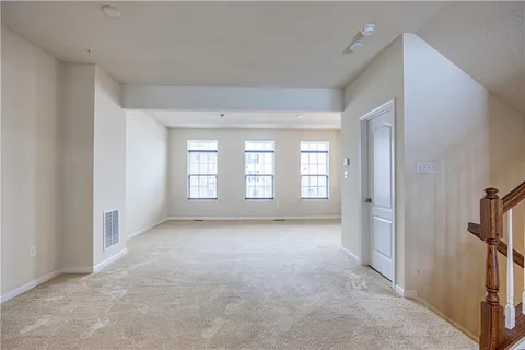 $389,900 | 10 Roosevelt Drive, McKees Rocks, PA 15136