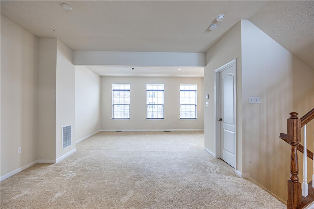 10 Roosevelt Drive McKees Rocks, PA 15136 - Photo 2 of 26