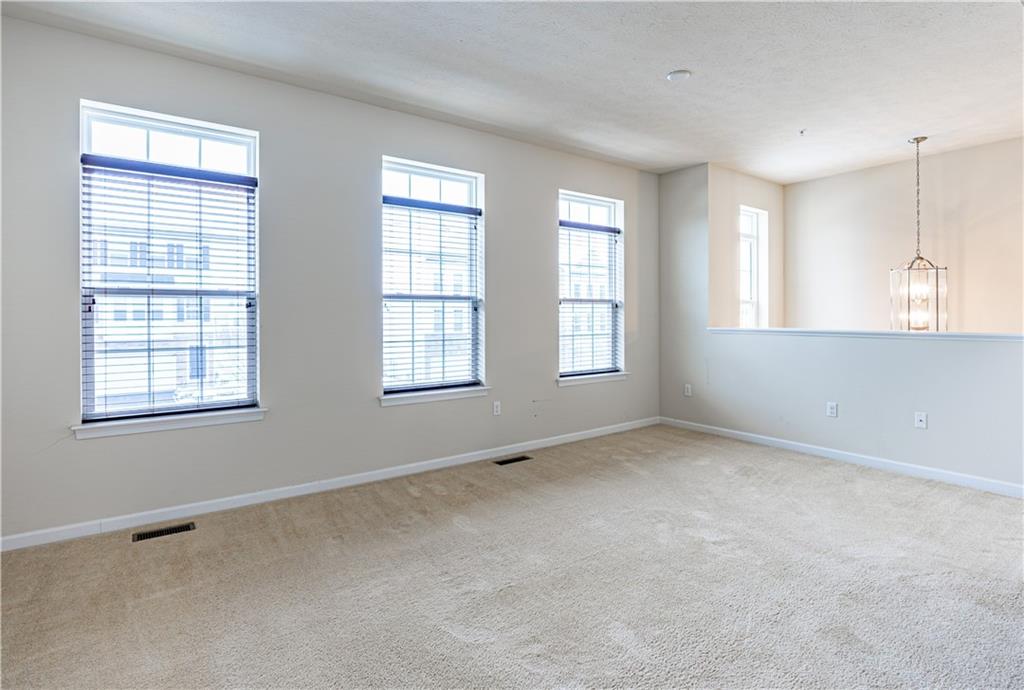 10 Roosevelt Drive McKees Rocks, PA 15136 - Photo 3 of 26