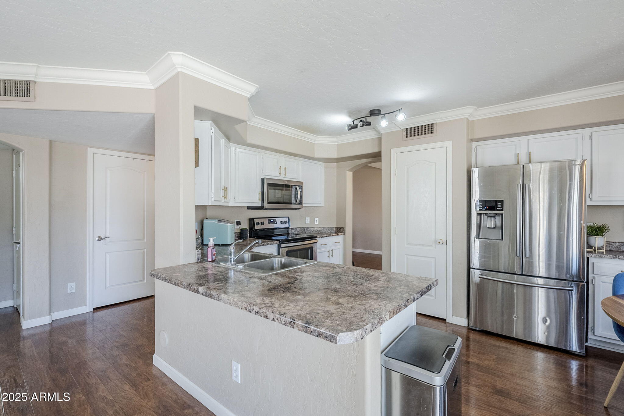 869 West Shellfish Drive Gilbert, AZ 85233 - Photo 10 of 35 24-web-or-mls-Shellfish-14