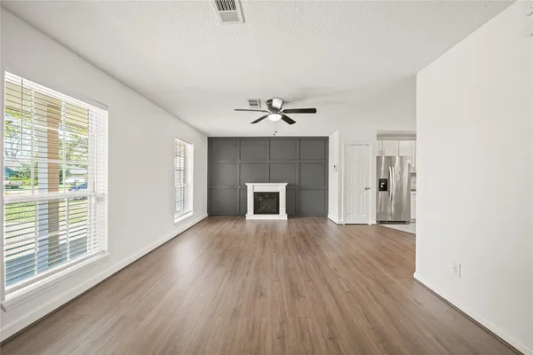 $2,400 | 303 Rachael Lane, Friendswood, TX 77546