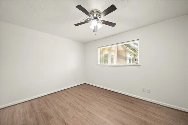 $2,400 | 303 Rachael Lane, Friendswood, TX 77546
