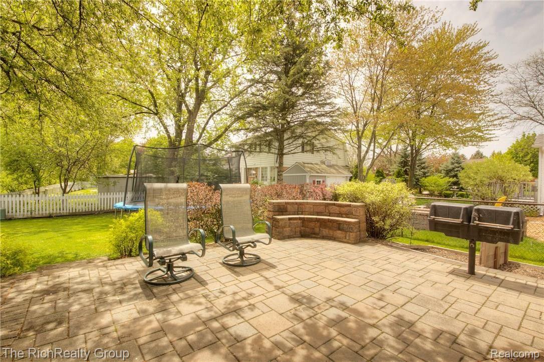 46513 Maidstone Road Canton, MI 48187 - Photo 13 of 56 13_fb.jpg