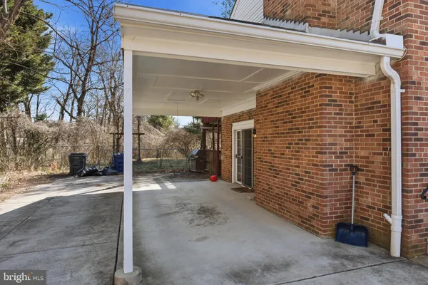 a view of a pathway of a house