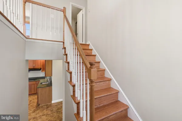 a view of entryway and kitchen