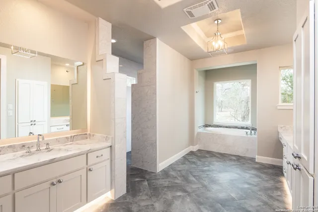 $3,400 | 229 Twin Oaks Drive, La Vernia, TX 78121