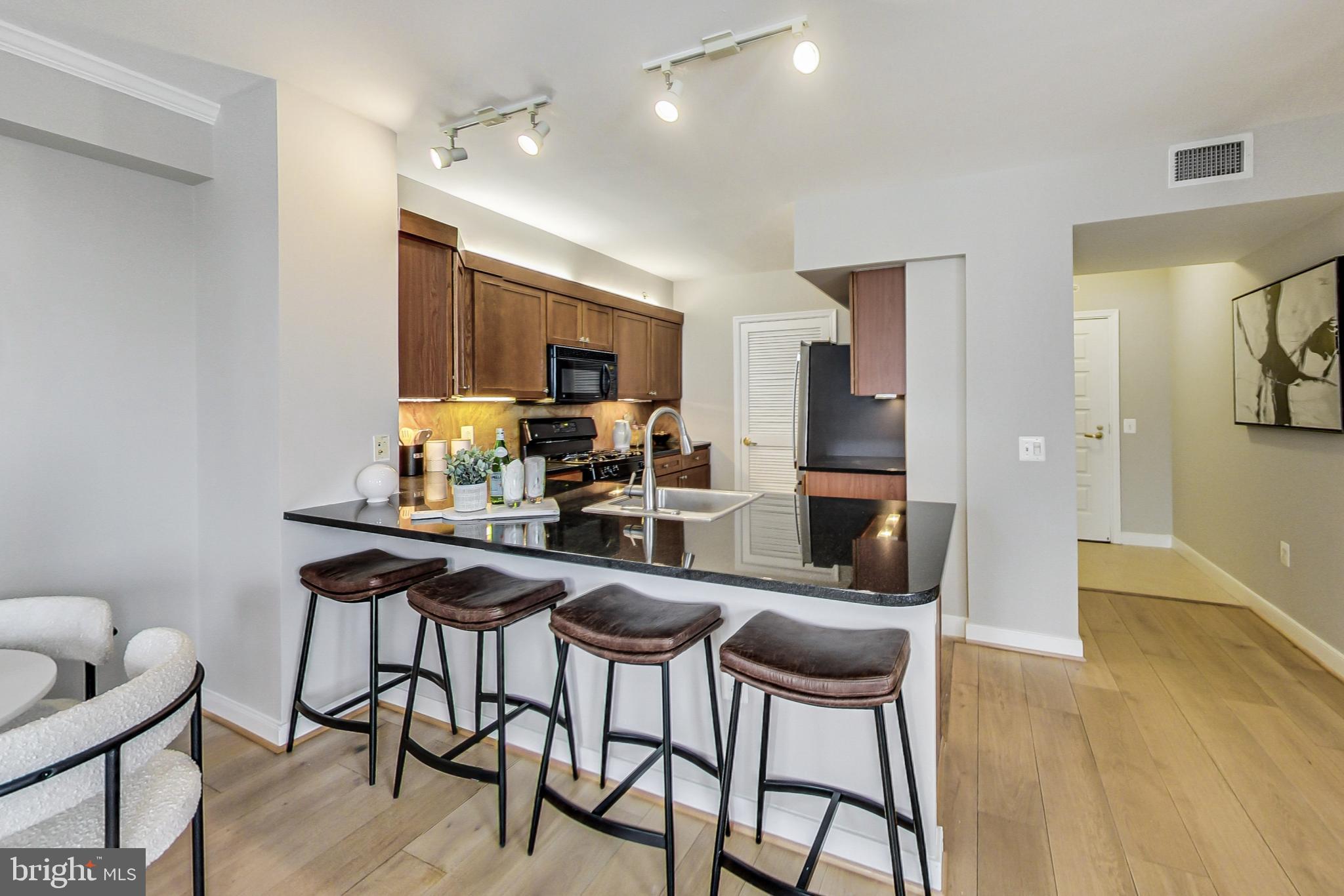 616 E Street Northwest, Unit 1019 Washington, DC 20004 - Photo 5 of 37