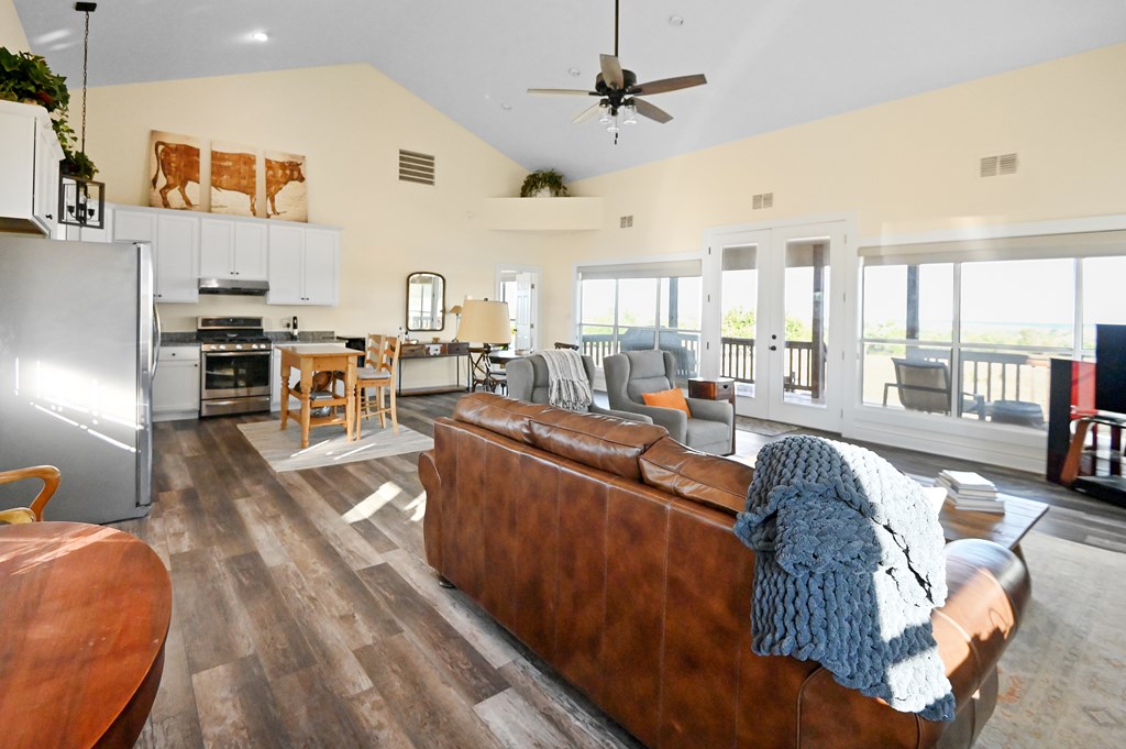 1699 Adobe Creek Road Fredericksburg, TX 78624 - Photo 11 of 68