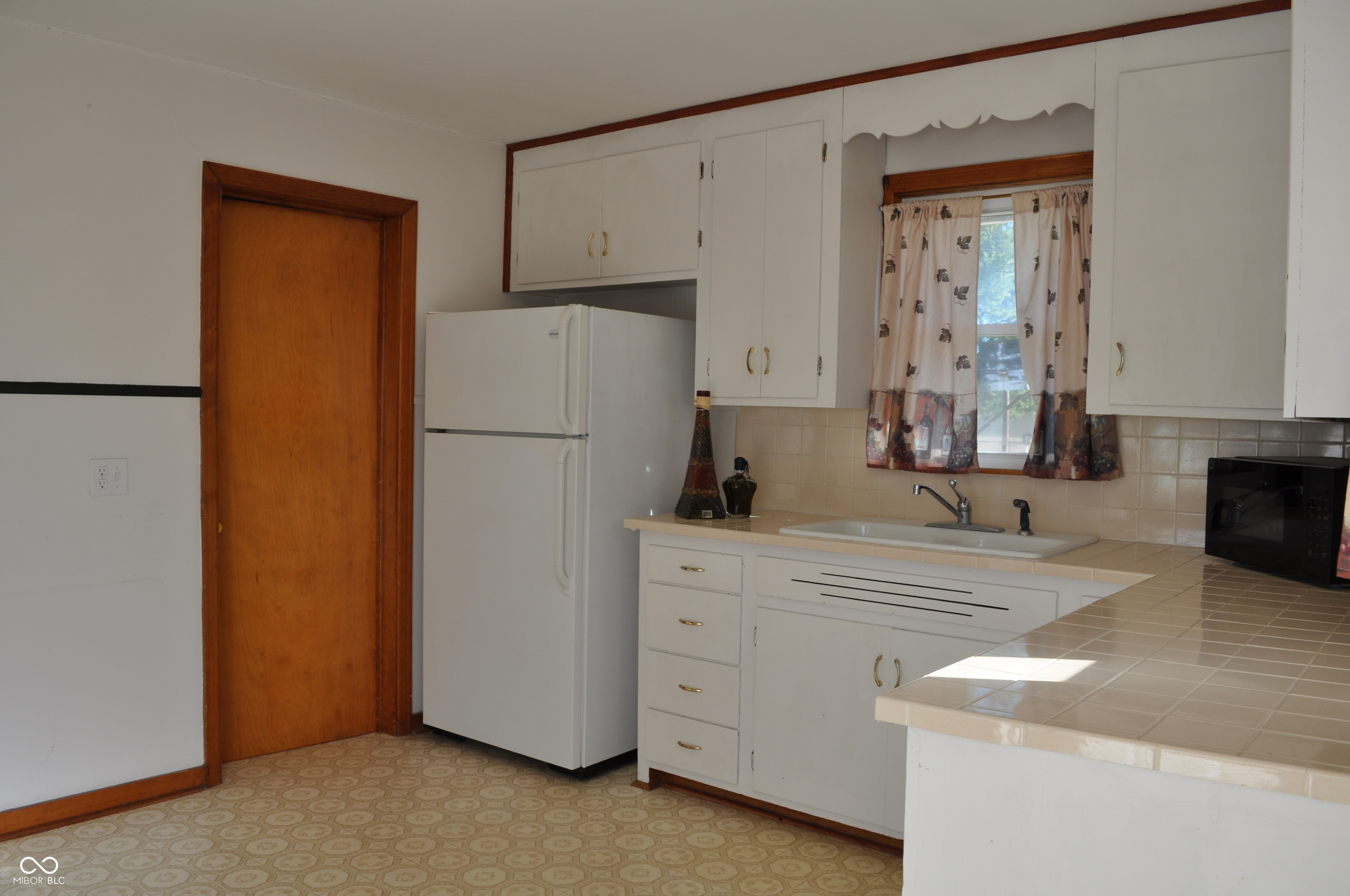 105 Indiana Court Columbus, IN 47201 - Photo 8 of 24 Gallery Image 8