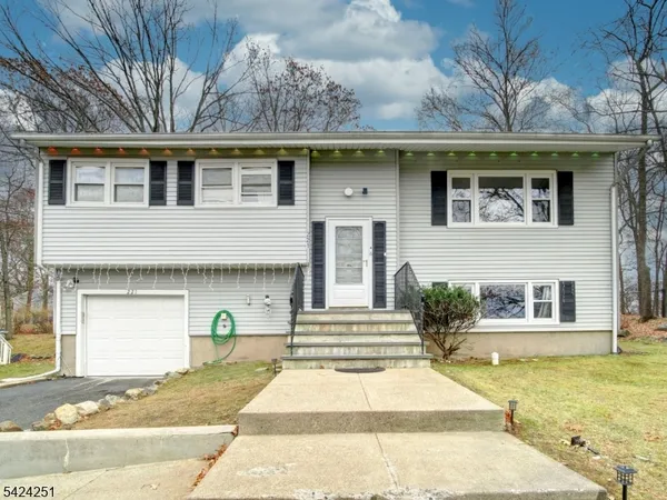 $479,999 | 221 Chincopee Avenue, Hopatcong, NJ 07843