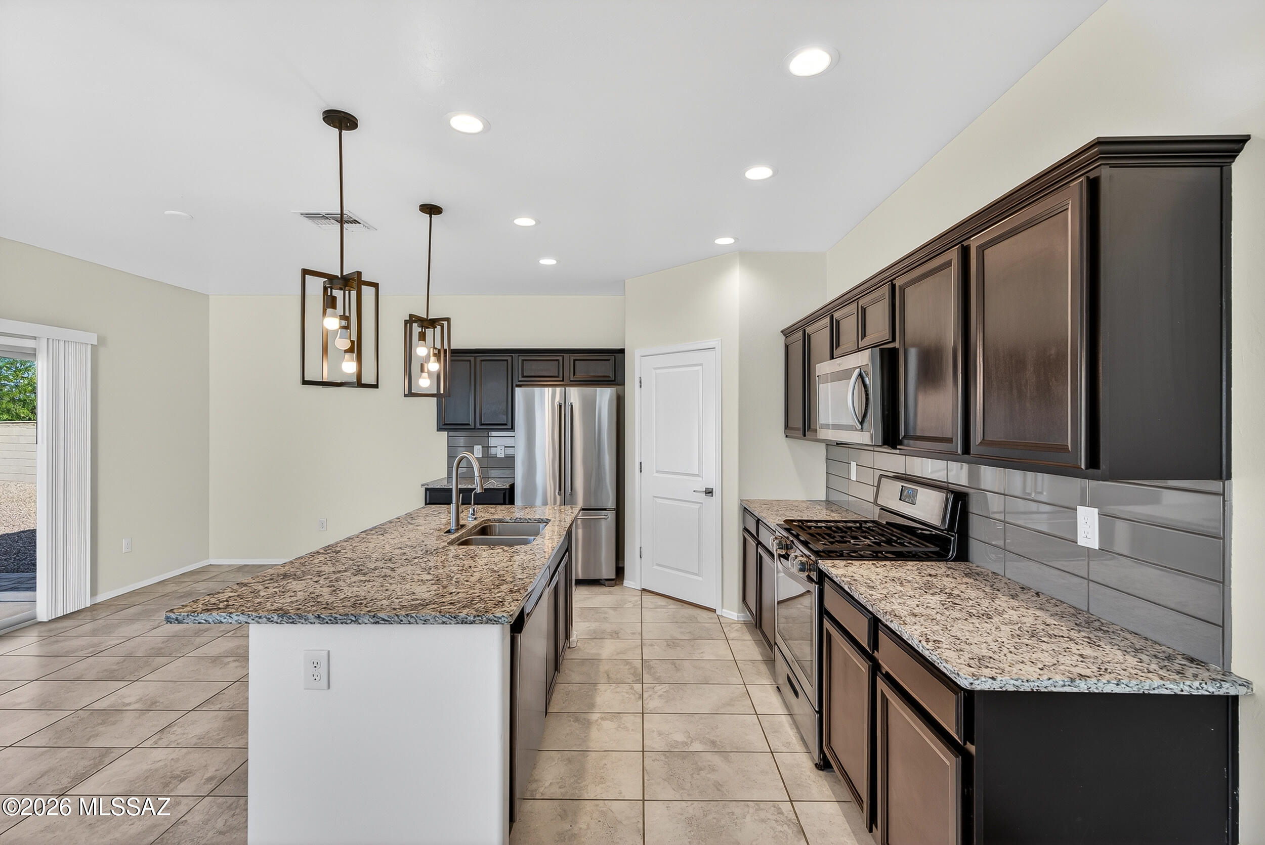 7556 South Circulo Rio Blanco Tucson, AZ 85756 - Photo 10 of 50 Beautiful tiled backsplash, stainless steel appliances including a gas range, recessed lighting and reverse osmosis water system.