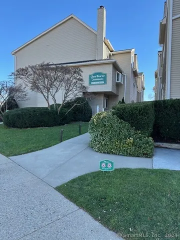 a view of a back yard of the house