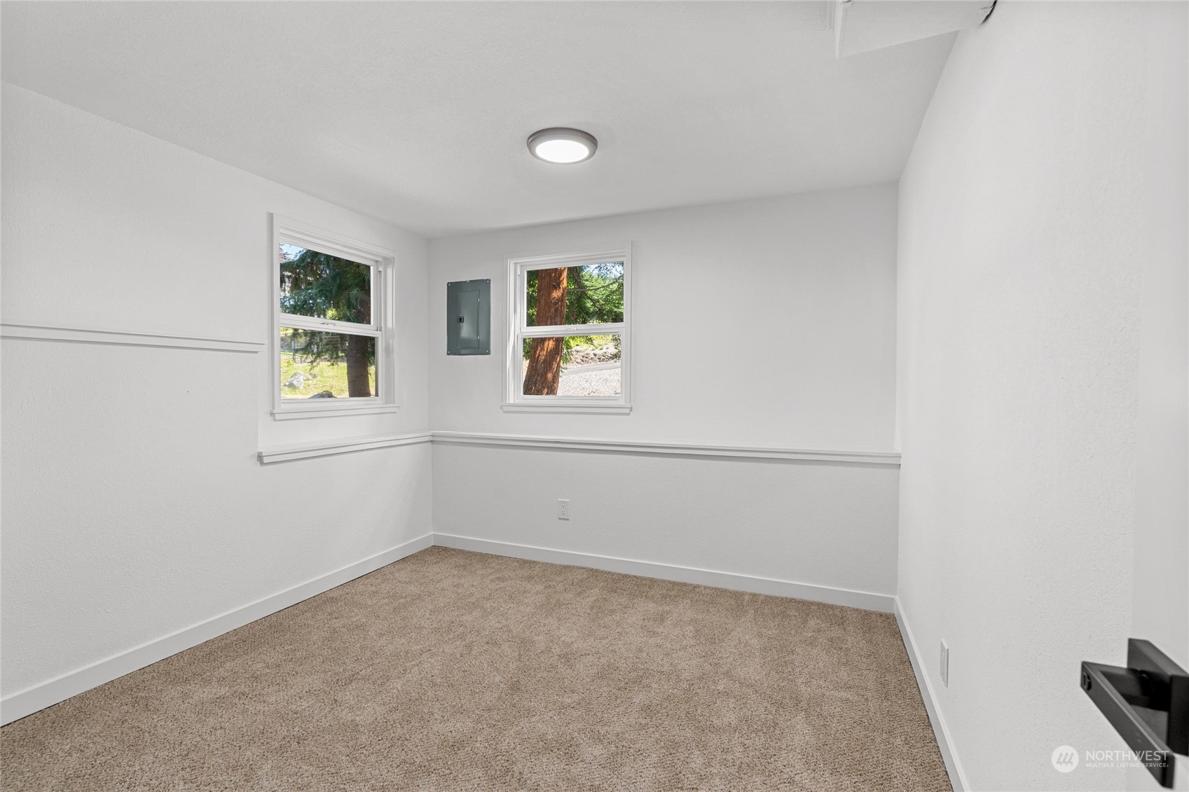 1256 Birch Street Edmonds, WA 98020 - Photo 31 of 37 an empty room with windows