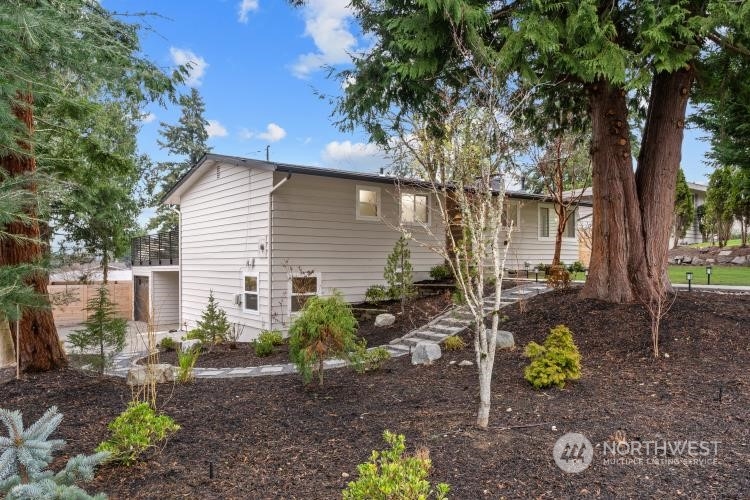 1256 Birch Street Edmonds, WA 98020 - Photo 36 of 37 a backyard of a house with lots of green space