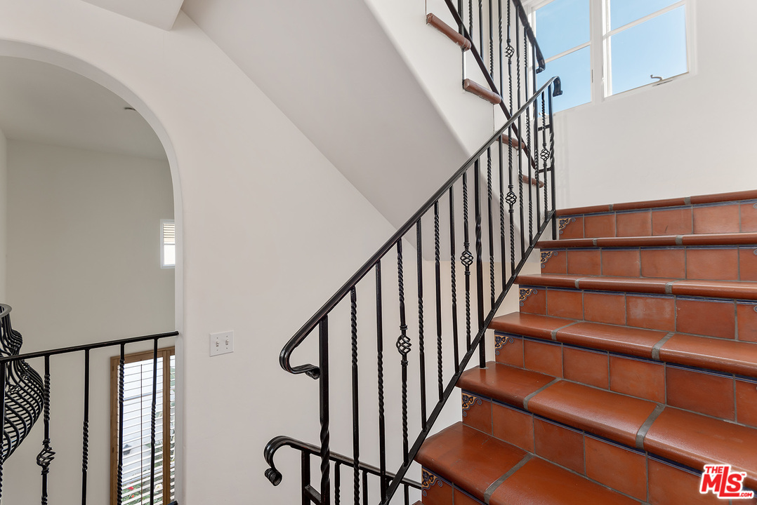 1414 North Harper Avenue, Unit 5 West Hollywood, CA 90046 - Photo 12 of 36